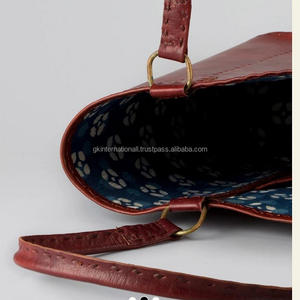 BOLSO DE CUERO HECHO A MANO DE LUJO CON FORRO DISTINTIVO EN COLOR TAN OSCURO - Product Image 3