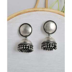 Pendientes de Moda Tribal Meera Jaipur Kaali Estilo Jhumki para un Look Único - Product Image 3