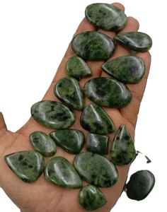 Cabochon de jade vert naturel en vrac pour la vente en gros |   Cabochons polis de formes variées (coussin, marquise, ovale, poire) pour la fabrication de bijoux en gros - Product Image 1