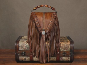 กระเป๋าถือหนังแท้พรีเมียมสำหรับผู้หญิง – กระเป๋าสะพายสไตล์วินเทจโบโฮพร้อมพู่ห้อยและดีเทลประดับหมุด - Product Image 2