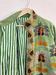 Veste courte bohème en velours brodé Suzani vert clair pour femme, style ethnique, ouverte sur le devant, création de designer - Product Image 4