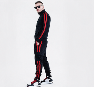 Survêtement à capuche rayé noir et rouge pour homme, style décontracté et sportif, en polyester et coton, avec poches latérales, idéal pour l'hiver - Product Image 1