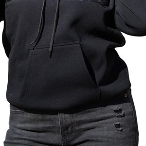 Sudadera con Capucha All Black 1920 con Brillo, Unisex, con Letras Griegas de Zeta Phi Beta, Sudadera Informal para Usar en la Calle - Product Image 5