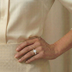 Elegante Anillo de Compromiso de Diamante Creado en Laboratorio de 3.28 Quilates para Mujer, Certificado IGI, Plata 925, Oro Amarillo, Estilo Único y Ligero - Product Image 1