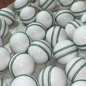Ballon de cricket blanc et noir pour hommes, femmes et jeunes – Tailles variées, durable, pour entraînement et match – Équipement sportif de qualité supérieure – Vente en gros - Product Image 4
