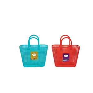 ตะกร้าช้อปปิ้งพลาสติกทรงสี่เหลี่ยมสำหรับใส่อาหาร ยี่ห้อ Buyer Brand คุณภาพเกรดอาหาร พร้อมหูหิ้วอเนกประสงค์ ดีไซน์ทันสมัย สีสันปรับแต่งได้ สำหรับซูเปอร์มาร์เก็ต - Product Image 1