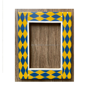 Cadre photo en bois fait main avec incrustation géométrique en résine turquoise, décoration contemporaine |   Nouvelle collection de designs - Product Image 5