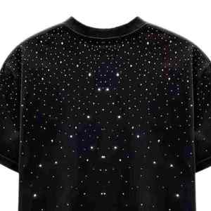 Camiseta de lujo con pedrería y brillo llamativo, algodón premium, corte moderno, ideal para atuendos a la moda y moda diaria. - Product Image 2