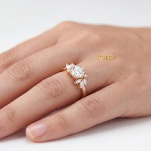 Hermoso Anillo de Compromiso con Diamantes Cultivados en Laboratorio, Diseño de Racimo, Oro Sólido de 14K/18K, Joyería para Propuesta de Matrimonio - Product Image 5
