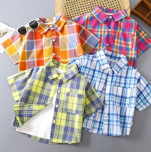 เสื้อเชิ้ตแขนสั้นลายสก๊อตลำลองสำหรับเด็กผู้ชายพร้อมกระเป๋า ปกคอพับได้ ผ้าฝ้ายระบายอากาศได้ดี ทรงปกติ ใส่ได้ในฤดูร้อน - Product Image 1
