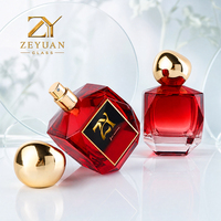 Flacon de parfum en verre rouge taillé en forme de bijou de 100 ml avec atomiseur de parfum vide géométrique et capuchon rond doré [Couleur + Logo disponibles]