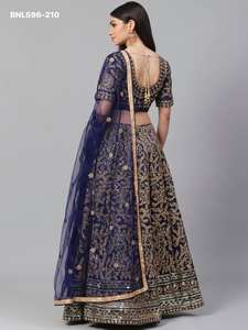 Hermoso y elegante conjunto tradicional indio de Lehenga-Choli y Dupatta de seda de morera con lentejuelas y bordados, proveedor de la India. - Product Image 3