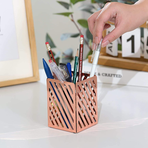 Organisateur de bureau carré en métal élégant, porte-stylos en laiton avec compartiments pour crayons, accessoires de bureau - Product Image 3