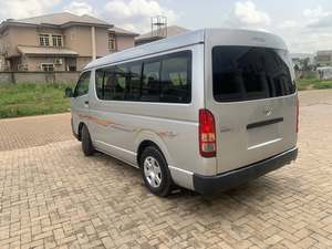 Toyota Hiace Bus, Precio Económico, Excelente Estado, Historial Limpio, Sin Problemas Ocultos, Listo para Viajes Largos, Transporte Comercial - Product Image 2