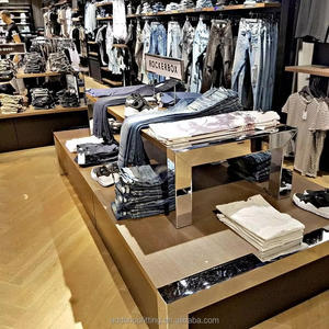 Support de Présentation Rotatif Moderne en Fer Forgé pour Ceintures et Vêtements, Personnalisable avec Assurance Commerciale, Idéal pour Publicité Intérieure - Product Image 5