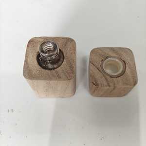 Mini flacon de parfum carré en bois gravé, entièrement fait main, style antique, par B.H CRAFTS (BH-1681) - Product Image 3
