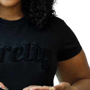 T-shirt en chenille noir élégant avec lettres grecques brodées, en coton premium, décontracté, pour sororité - Product Image 4