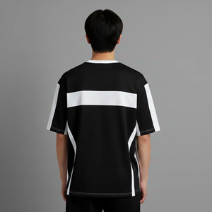 เสื้อยืดแขนสั้นผู้ชายทรงโอเวอร์ไซส์ สีดำขาว ตัดต่อสีตัดกัน แต่งขอบถัก ดีไซน์คอกลมลำลอง - Product Image 6