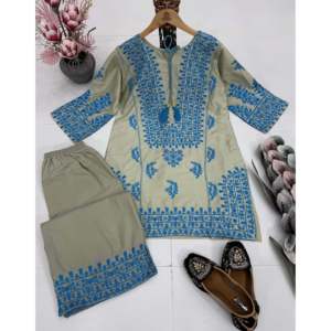 Hermoso conjunto de satén para fiesta, top y pantalón con bordado de lentejuelas - Product Image 1