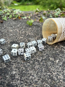 Dés de jeu carrés modernes, écologiques, en os naturel, polis et durables pour Ludo, Échecs, Jeux de casino, Vente en gros - Product Image 3