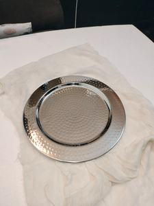 Assiette de Présentation de Luxe en Acier Inoxydable avec Bord Martelé Argenté – Assiette de Table pour Mariages, Événements et Hôtels - Product Image 6