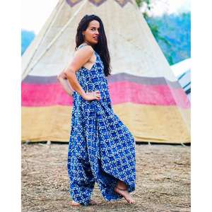 Robe longue bohème bleue imprimée pour femme, sans manches, à ourlet asymétrique, robe d'été décontractée, tenue de festival - Product Image 4