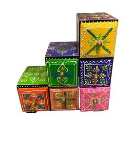 Boîtes de rangement miniatures en bois carrées peintes à la main, ensemble de 6 (art indien traditionnel) - Product Image 1