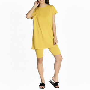 Conjunto de ropa deportiva de otoño para mujer: shorts de ciclista y camiseta de ajuste holgado, diseño de moda nuevo, venta al por mayor para boutiques. - Product Image 1