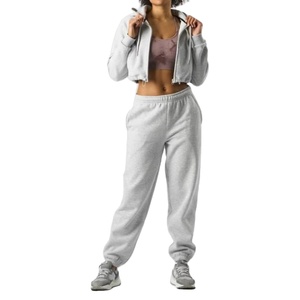Conjunto de Sudadera Corta Informal Personalizada, Conjunto Deportivo para Mujer con Lavado Desteñido, Sudadera con Capucha y Pantalones Deportivos Holgados con Lavado Ácido - Product Image 1