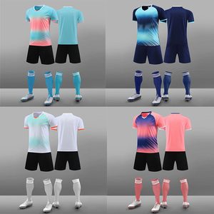 Maillot de football personnalisé 100 % polyester pour homme, tenue de football à manches courtes avec logo frontal, vêtement d'équipe à séchage rapide, imprimé pour les matchs - Product Image 4