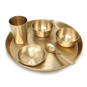 Service de table indien artisanal en laiton, assiettes, bols, cuillères et tasses traditionnels Thali, vaisselle en gros pour la maison et l'hôtellerie - Product Image 1