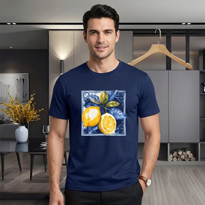 เสื้อยืดแขนสั้นสีกรมท่าสำหรับผู้ชาย พิมพ์ลายเลมอนดิจิทัลที่หน้าอก คอกลม ทรงปกติ ผ้าเจอร์ซีย์คอตตอน 100% สวมใส่สบาย - Product Image 4