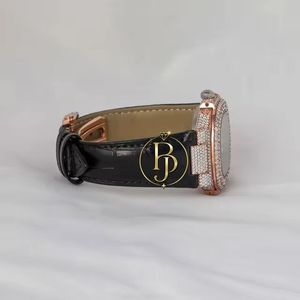 Montre carrée de luxe Briva en acier inoxydable avec verre en cristal, index des heures argentés, lunette scintillante, bracelet en caoutchouc, mouvement à quartz - Product Image 6