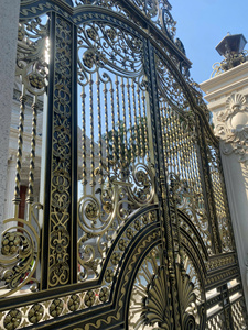 Puerta Batiente Moderna de Hierro Forjado de Lujo para Villas, Mansiones, Apartamentos y Centros Comerciales en Arabia Saudita |   Puerta de entrada de jardín de alta gama - Product Image 5