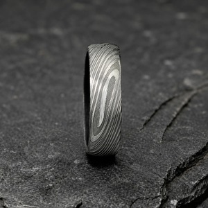 Anillo de Compromiso de Acero de Damasco Hecho a Mano Black Smith 1987, 8mm, Unisex, Diseño de Constelación Personalizado, Estilo Clásico, Acero Inoxidable - Product Image 4