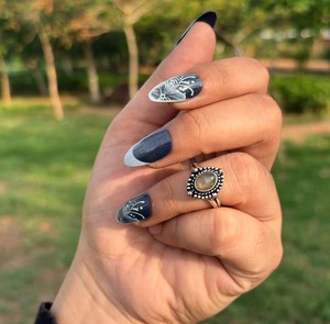 Anillo de latón con labradorita natural para mujer, estilo vintage bohemio, joyería de moda al por mayor. - Product Image 1