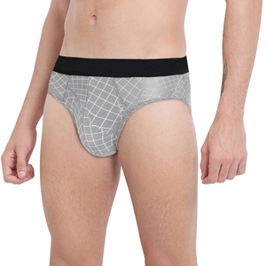 Calzoncillos de viaje para hombre diseñados con tela ligera que garantiza una fácil movilidad, comodidad transpirable y para viajes largos. - Product Image 2