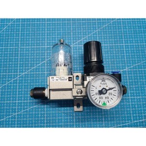 Ensemble filtre-régulateur d'air SMC AR2000-02G-R + AF2000-02-R + G36-10-01 d'occasion pour équipement semi-conducteur Legacy - Product Image 6