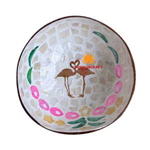 Cuenco de Coco de Alta Calidad con Incrustaciones de Madreperla Hechas a Mano, Diseño Personalizado con Motivo de Flamenco, Diseño Sostenible, Fábrica en Vietnam - Product Image 1