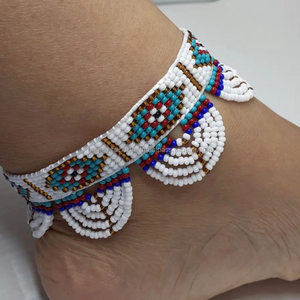 Collier en résine élégant multicolore, artisanal, avec une touche de luxe par Crescent Crafts - Product Image 3