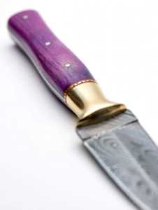 Cuchillo abrecartas de acero de Damasco hecho a mano con mango de madera morada y pomo de latón - Product Image 2