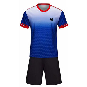 Ensemble de tenue de football pour hommes, maillot et short respirants, idéal pour les matchs de compétition et les séances d'entraînement quotidiennes - Product Image 1