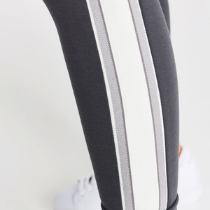 Pantalones Cargo Casuales Premium para Mujer, Corte Holgado, Tela Suave, Cintura Media, Moda para Uso Diario, Fabricación Personalizada OEM ODM, Ideales para Uso Casual - Product Image 6