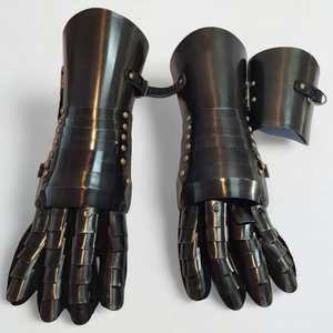 Gants de chevalier médiévaux en acier personnalisés, plaqués nickel noir, style antique, technique de moulage d'armure pour les bras - Product Image 5