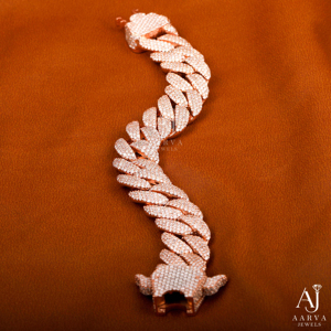 สร้อยข้อมือผู้ชาย AARVA JEWELS สีโรสโกลด์ โรเดียม ประดับโมอิสซาไนต์ ดีไซน์หัวสัตว์ สไตล์ฮิปฮอป เหมาะสำหรับงานแต่งงาน งานปาร์ตี้ และสวมใส่ในชีวิตประจำวัน - Product Image 5