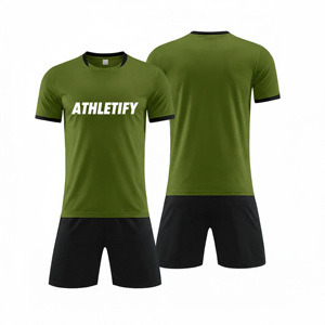 Ensemble de maillots de football personnalisés, uniforme d'équipe de football respirant, ensemble de maillots et shorts de football, kit de sport d'entraînement à séchage rapide - Product Image 1