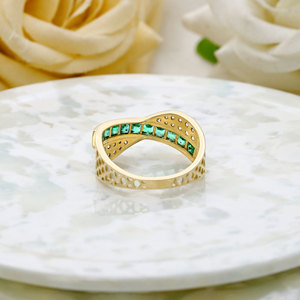 Anillo de Oro Amarillo Sólido de 14K con Esmeraldas y Diamantes Pavé, Diseño Cruzado de Banda Ancha, Joyería Fina al por Mayor, Anillo Personalizado con Gemas Auténticas para Mujer - Product Image 4