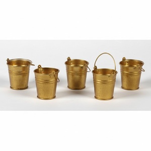 Seau portable d'extérieur fait main en métal, mini-seau doré style rustique pour jardinières et décoration de bureau - Product Image 1