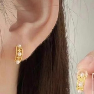 Boucles d'oreilles à clip rétro de haute qualité, simples et exquises, en perles d'eau douce naturelles, vente en gros, bijoux fins pour femmes - Product Image 4