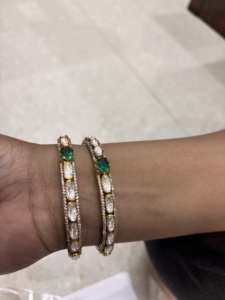 Bracelet tennis AMAIRA JEWELS en argent plaqué or avec pierre doublette verte Polki, bijoux de fiançailles tendance pour femmes, provenant du Rajasthan - Product Image 1